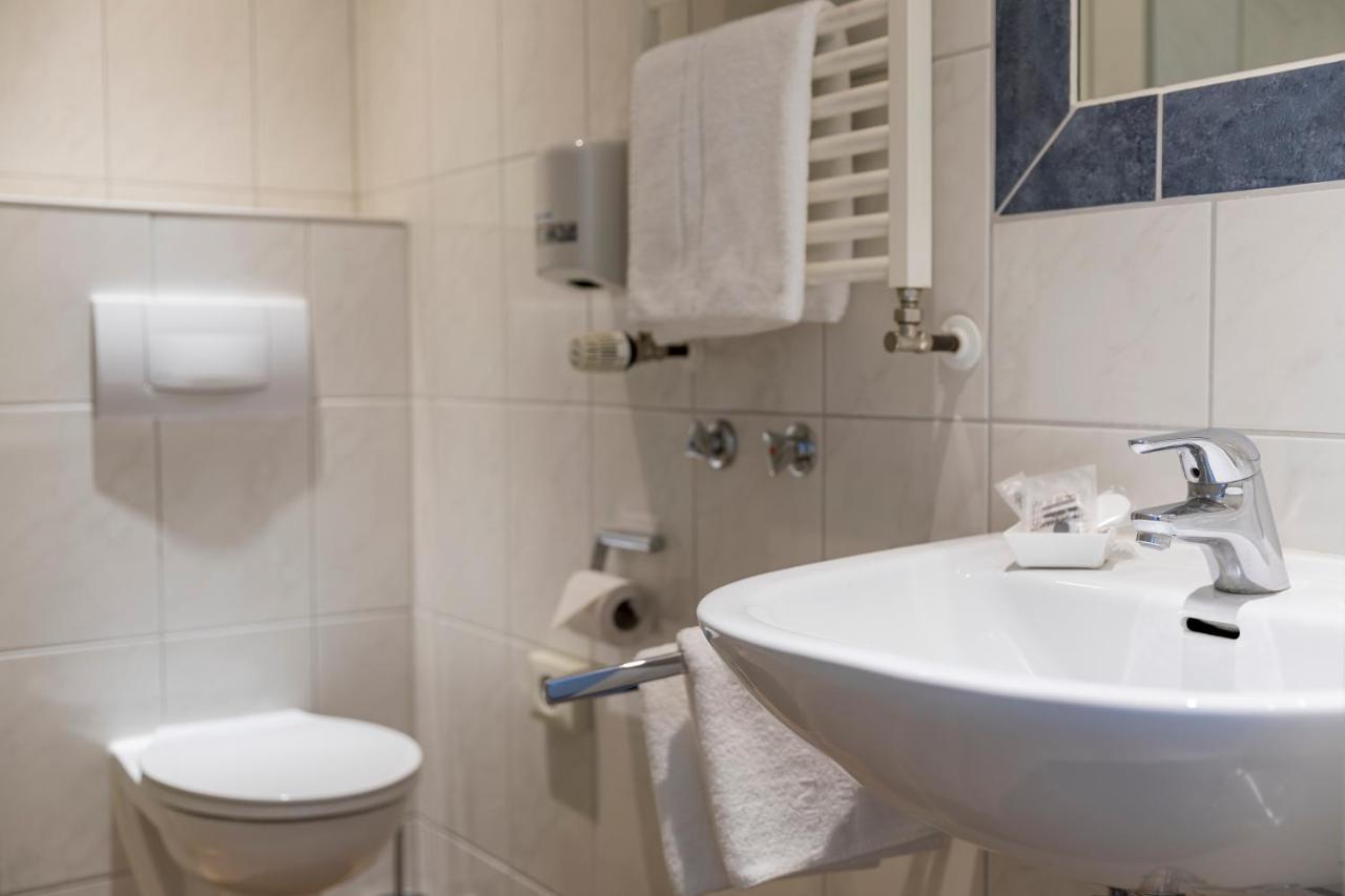 Hotel Zeppelin - Das Original Friedrichshafen Ngoại thất bức ảnh