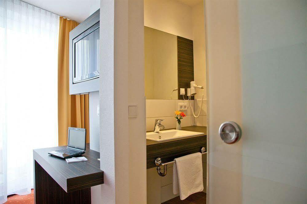 Hotel Zeppelin - Das Original Friedrichshafen Ngoại thất bức ảnh